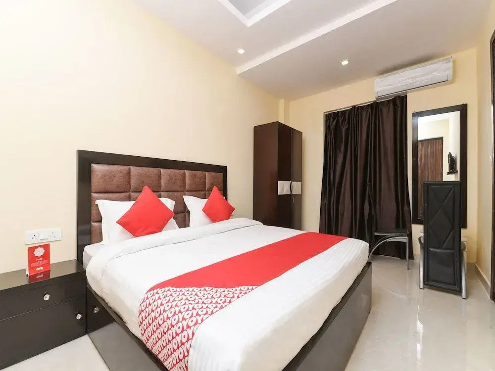 OYO 15834 Shubhangni Residency