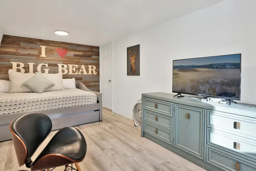 Fox & Bears Retreat#2190