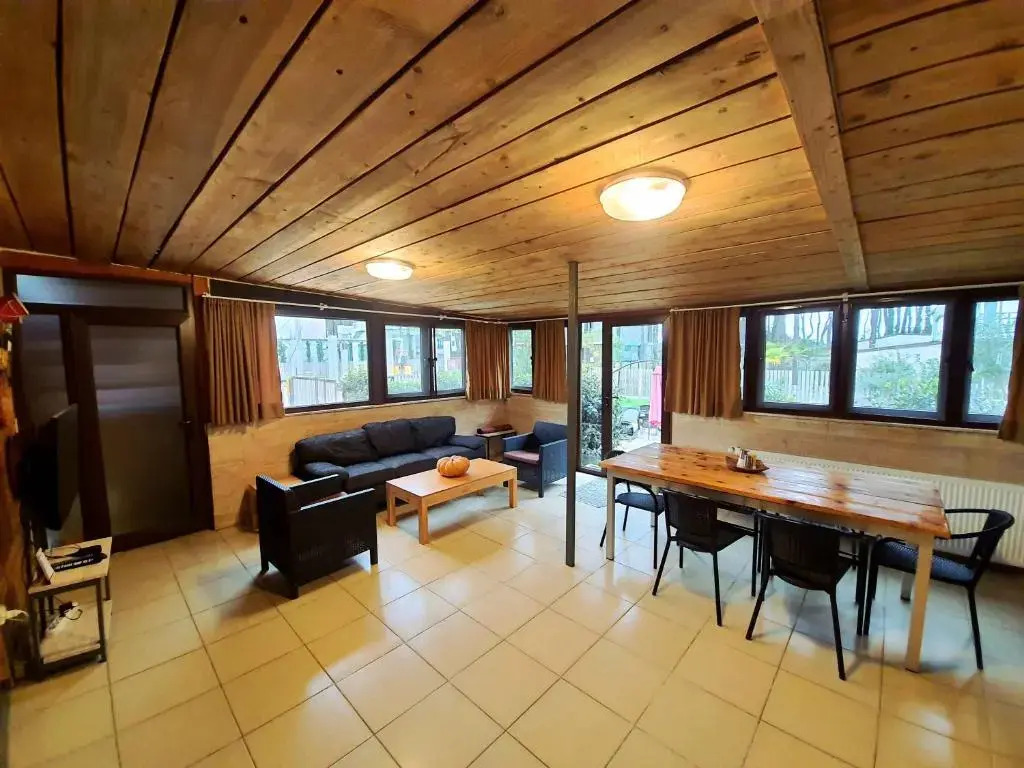 House & Yard Sesil L 90 m to beach