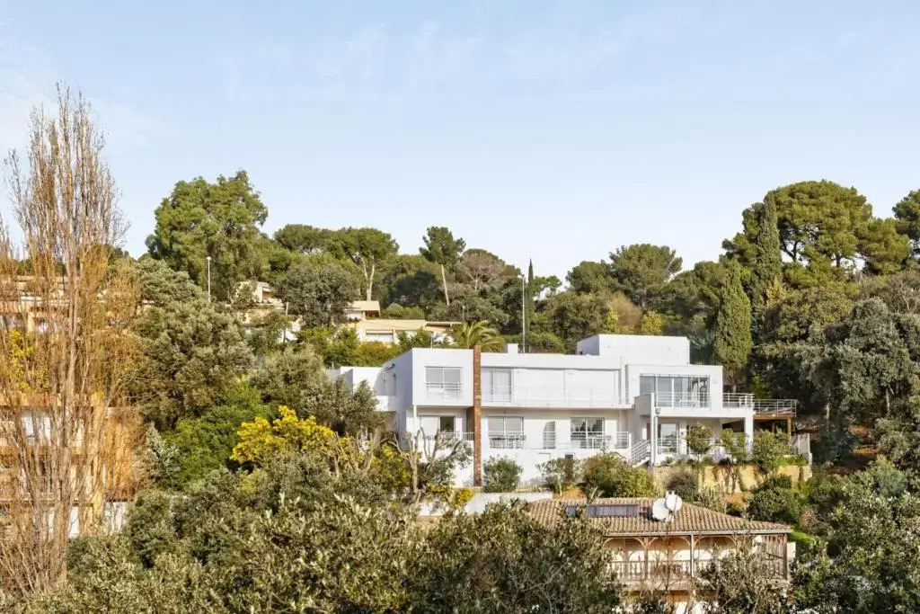 Nice AC studio with large terrace feet in the water in Cavalaire - Welkeys
