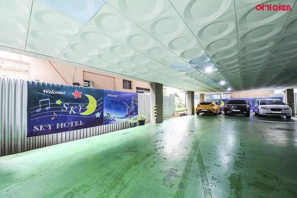 Sky Motel