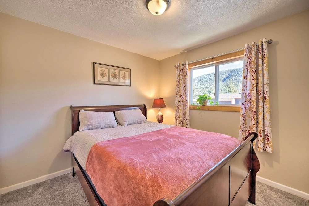 Hike, Bike & Fish: Gem w/ Hot Tub in Woodland Park