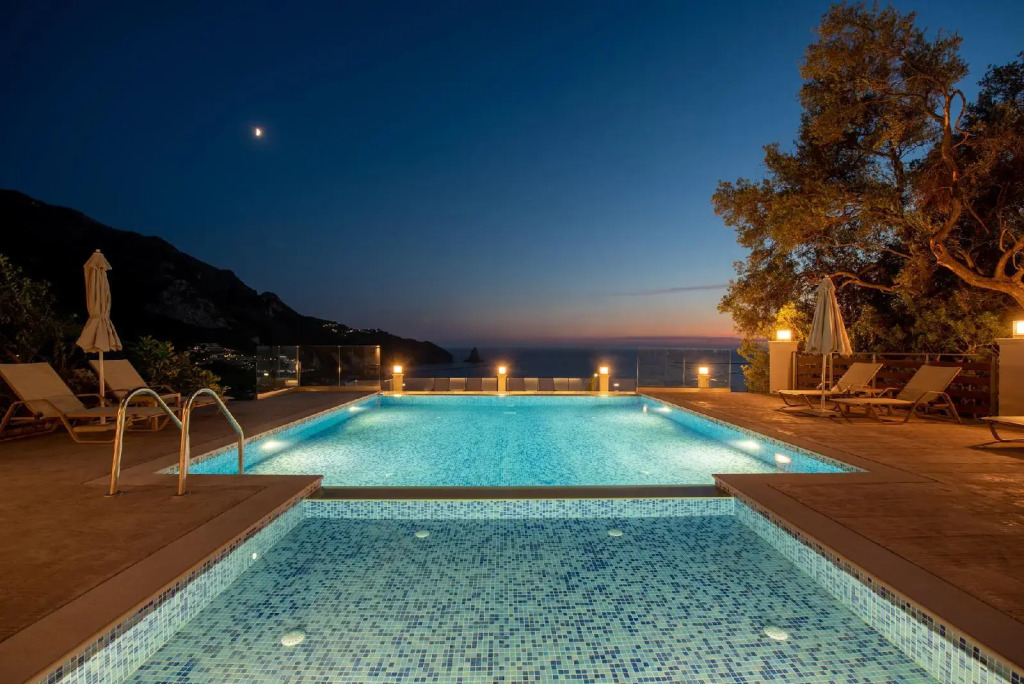 Mazis Apartments