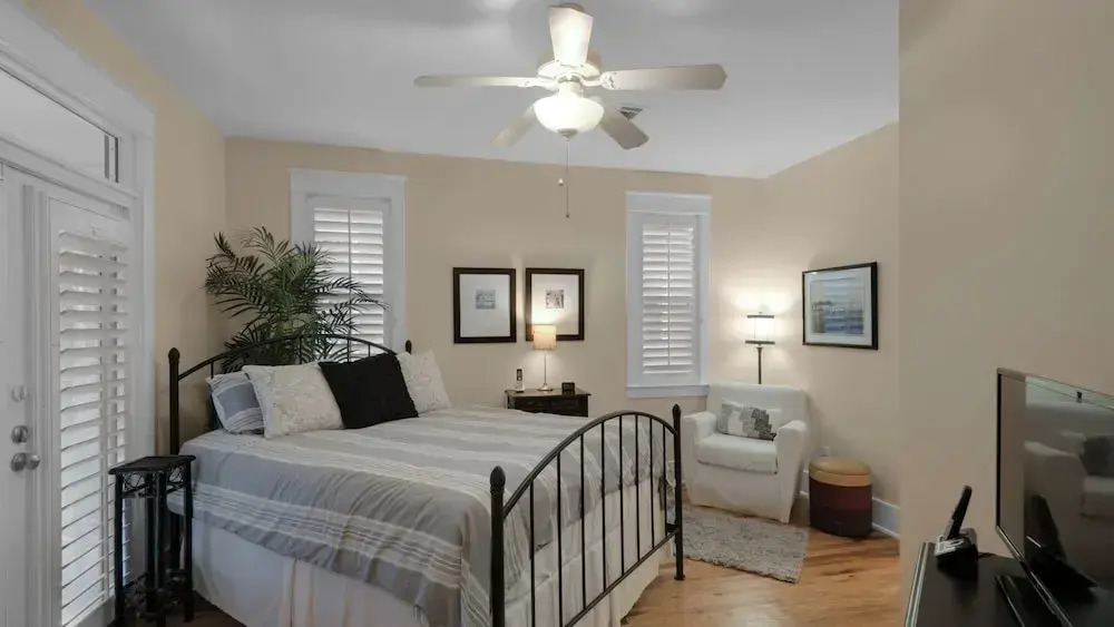 Dog-friendly Gulf Side Cottage & 6 Minutes to Beach + Community Pool & Bikes