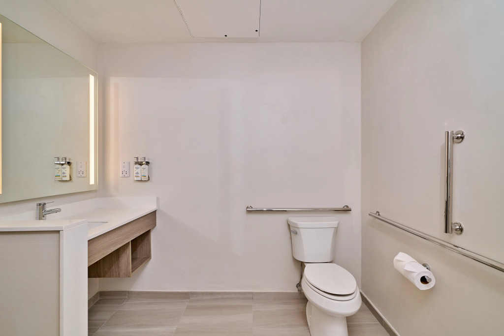 Holiday Inn Express & Suites Diamond