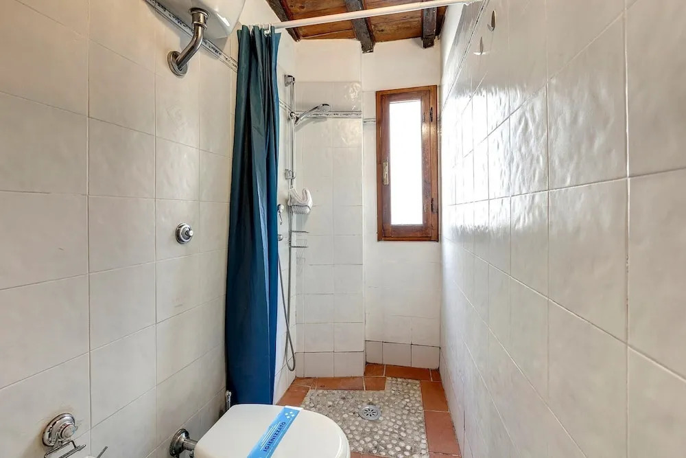 Pinti 46 in Firenze With 1 Bedrooms and 1 Bathrooms