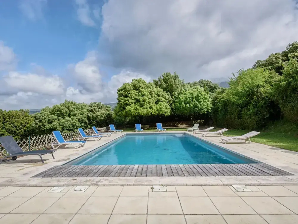 Quaint Holiday Home in Rustrel With Swimming Pool