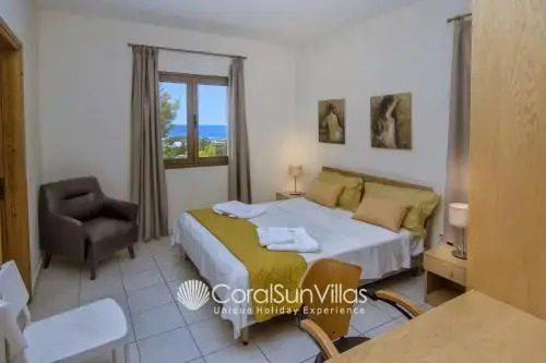 Zeus Sublime Villa 5 bedrms HEATED POOL by Coral Sun Villas