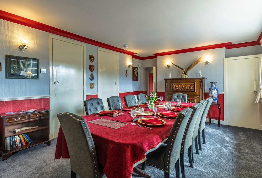 5 Bedroom Holiday Home in Cornhill, No Deposit