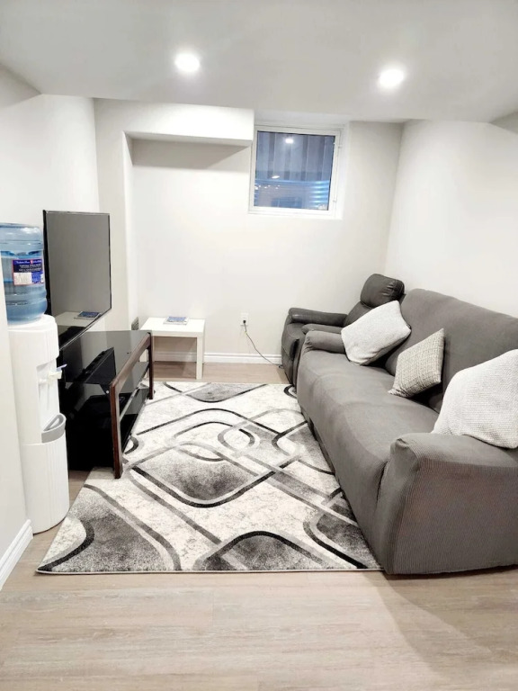 Stunning - Basement Apt in Barrie