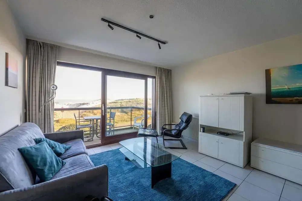 Apartment With Balcony and sea Views