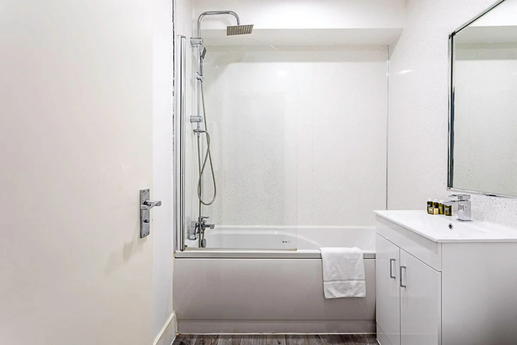 Bright Clapham Apartment