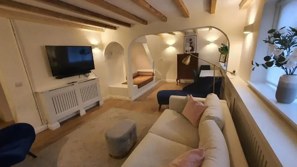 Beautiful House and Elevated Garden In Bridgnorth