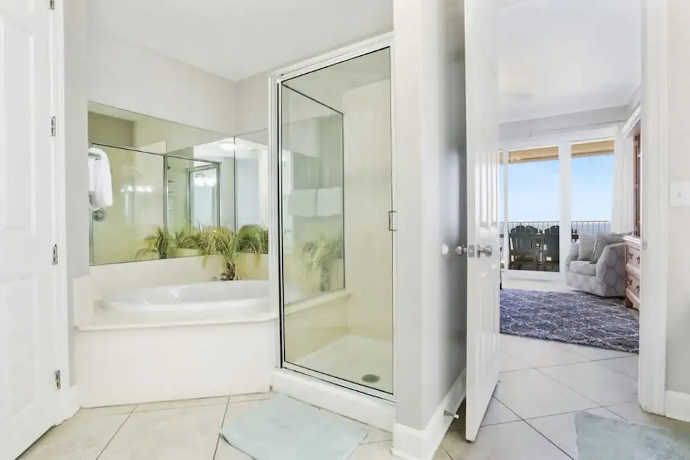 Regency Isle 1008 2 BR 2 1 2 BA Amazing View