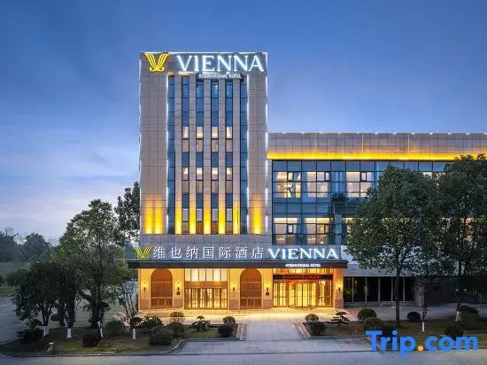 Vienna International Hotel (Chongqing Rongchang North High-speed Railway Station)