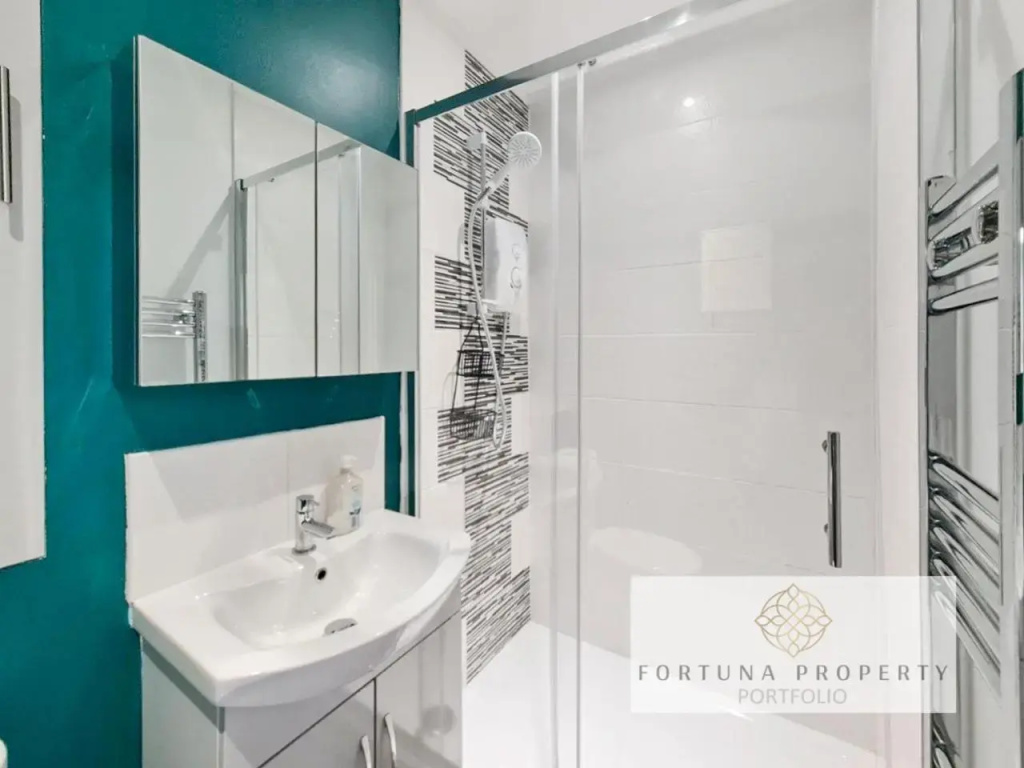 Superb 4 bedroom penthouse apartment in a superior Regency townhouse in heart of Cheltenham Town centre - NEWLY REFURBISHED THROUGHOUT