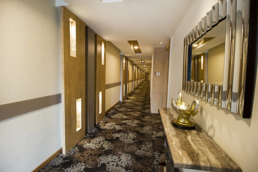 FabHotel V Hotel Hazratganj