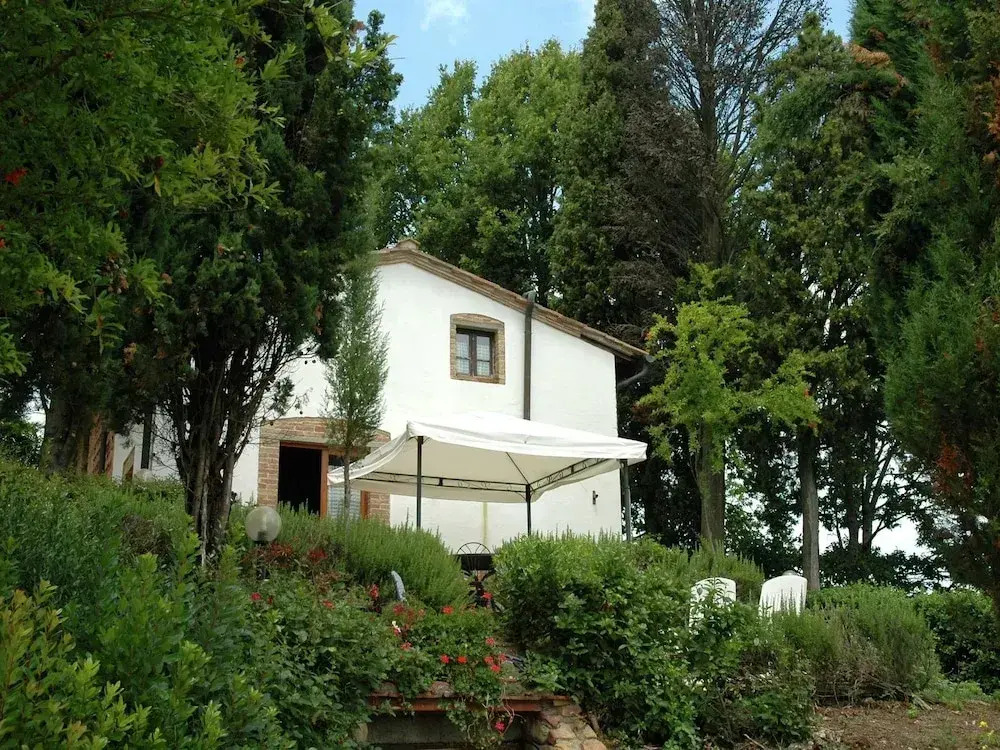 Spacious Apartment in a Beautiful Location With Pool and Tennis Court, Peace and Privacy