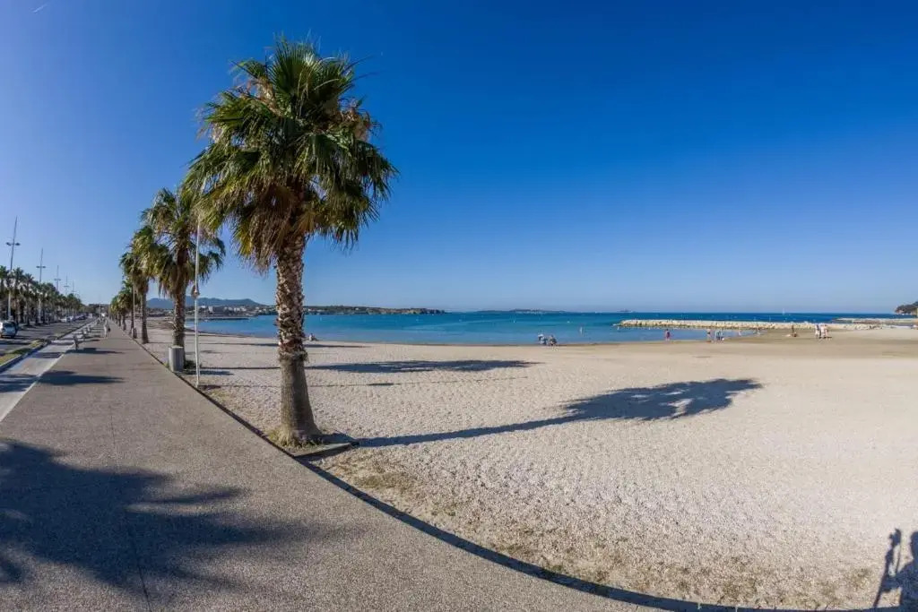 Bright And Pretty 34 M With Terrace The Sea