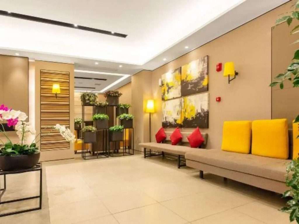 Homeinn Plus Hotel (Anshun Huangguoshu Avenue Xintiandi)