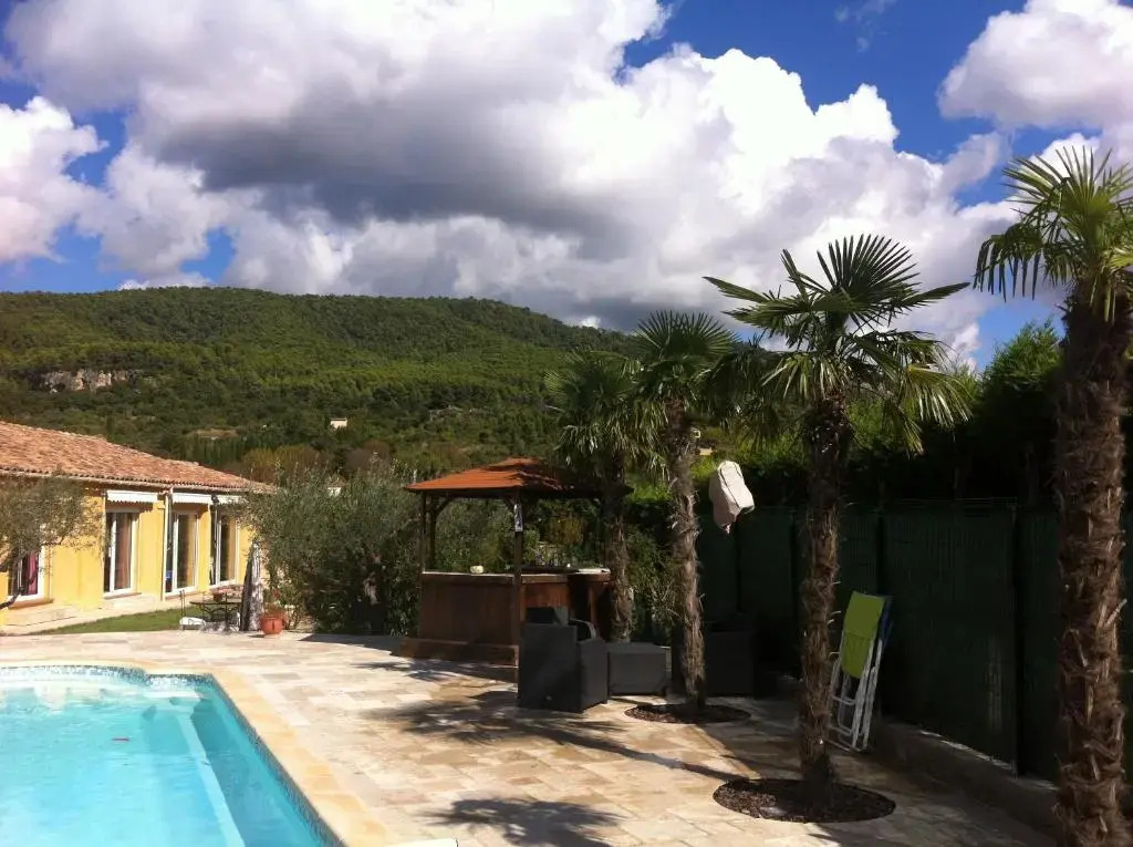 Les cigales des près appartement