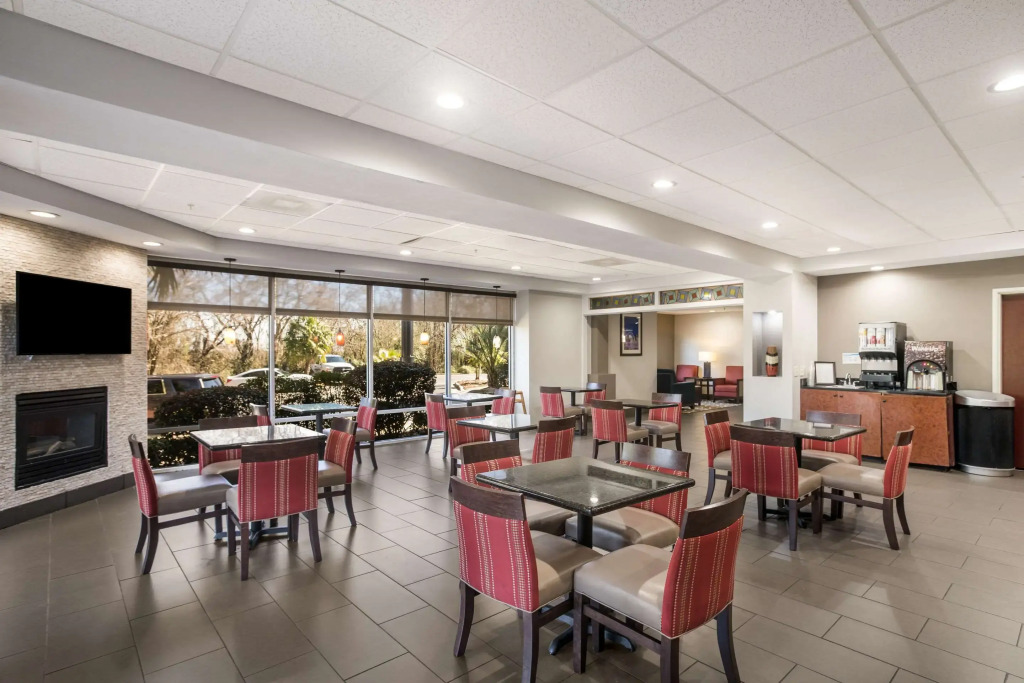 Comfort Suites Forsyth near I-75