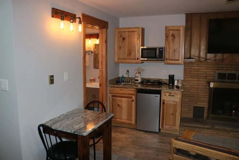Columbine Inn