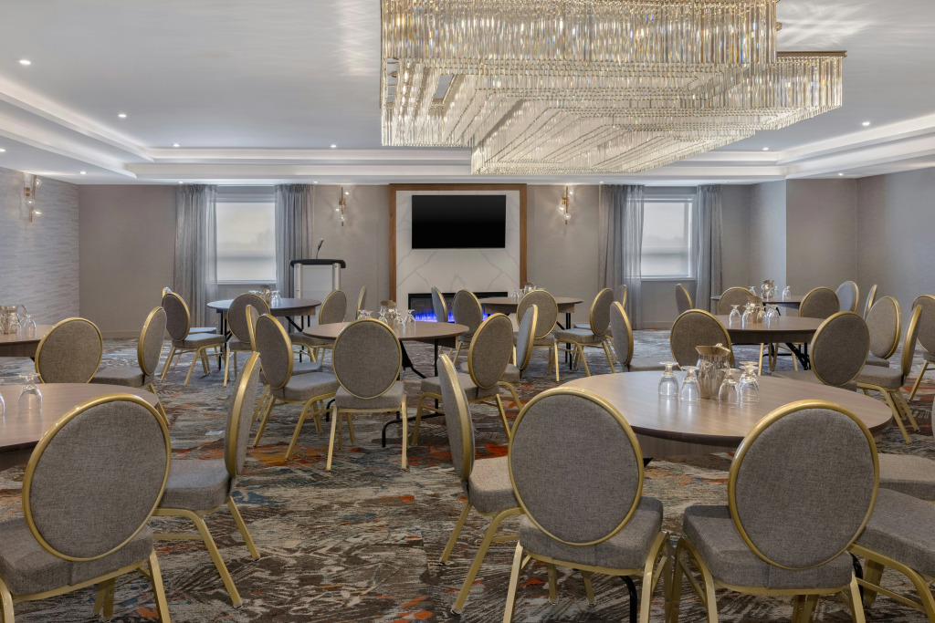 DoubleTree by Hilton Kingston - Newly Renovated