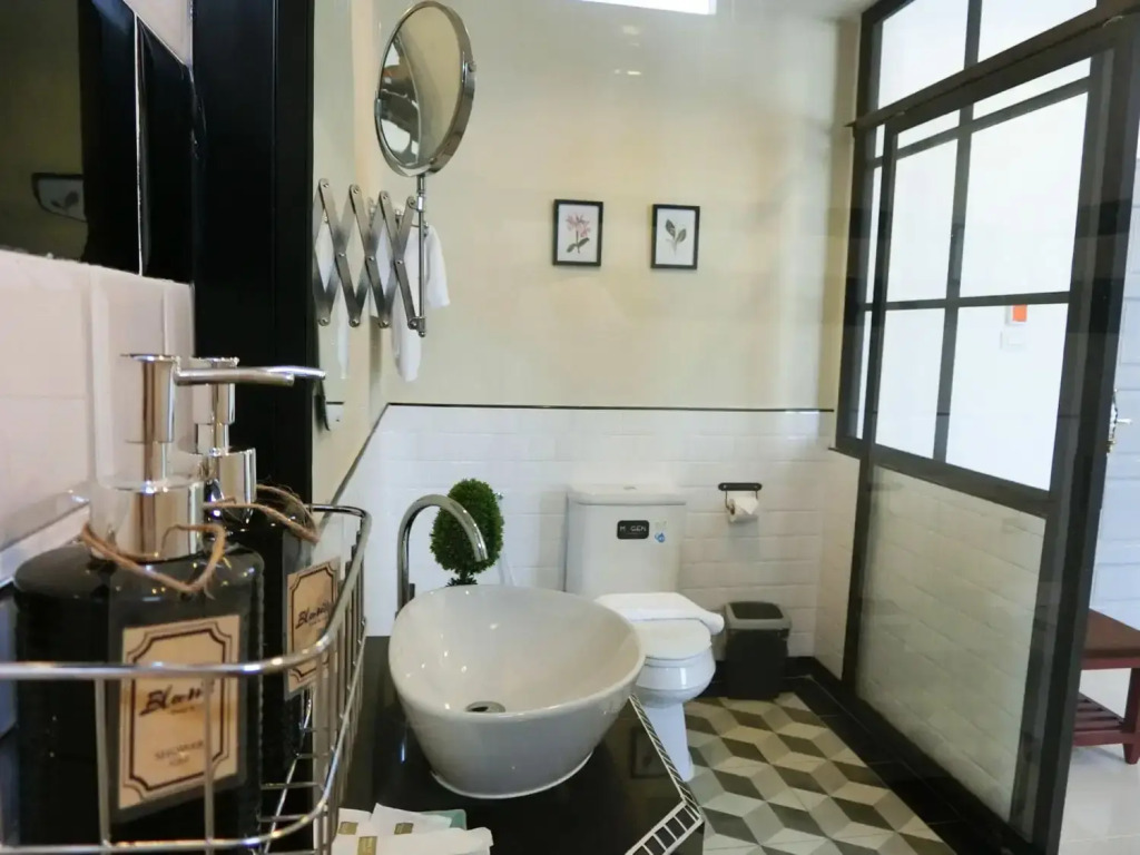 Bloom Boutique Hotel & Cafe