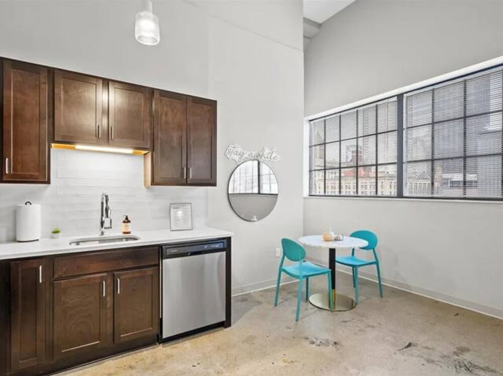 CozySuites at First Avenue