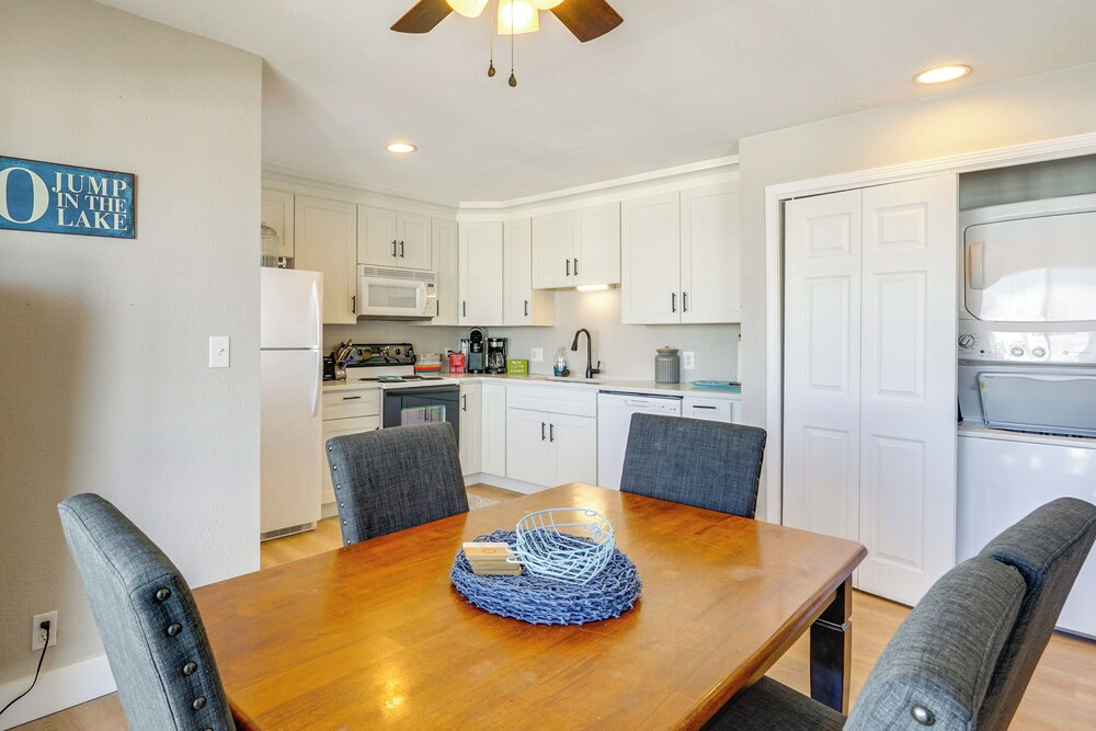 Charming Condo w/ Pool Access in Osage Beach!