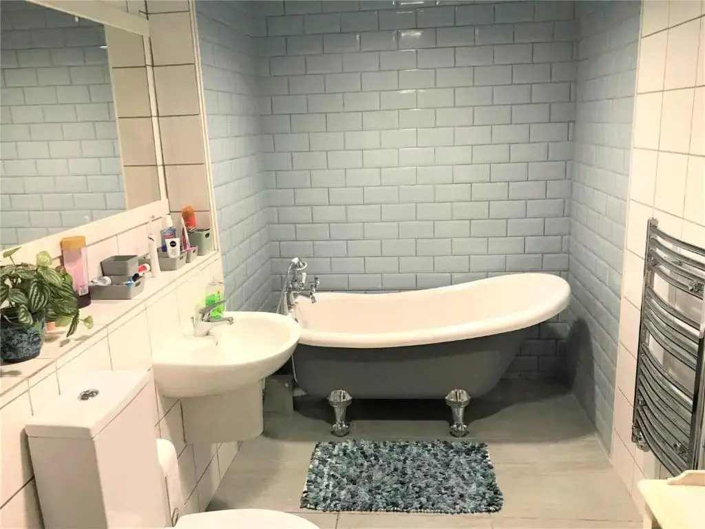 Beautiful 3 bedroom apartment by the Sea