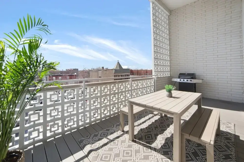 Stunning 4BD Penthouse in Ukrainian Village