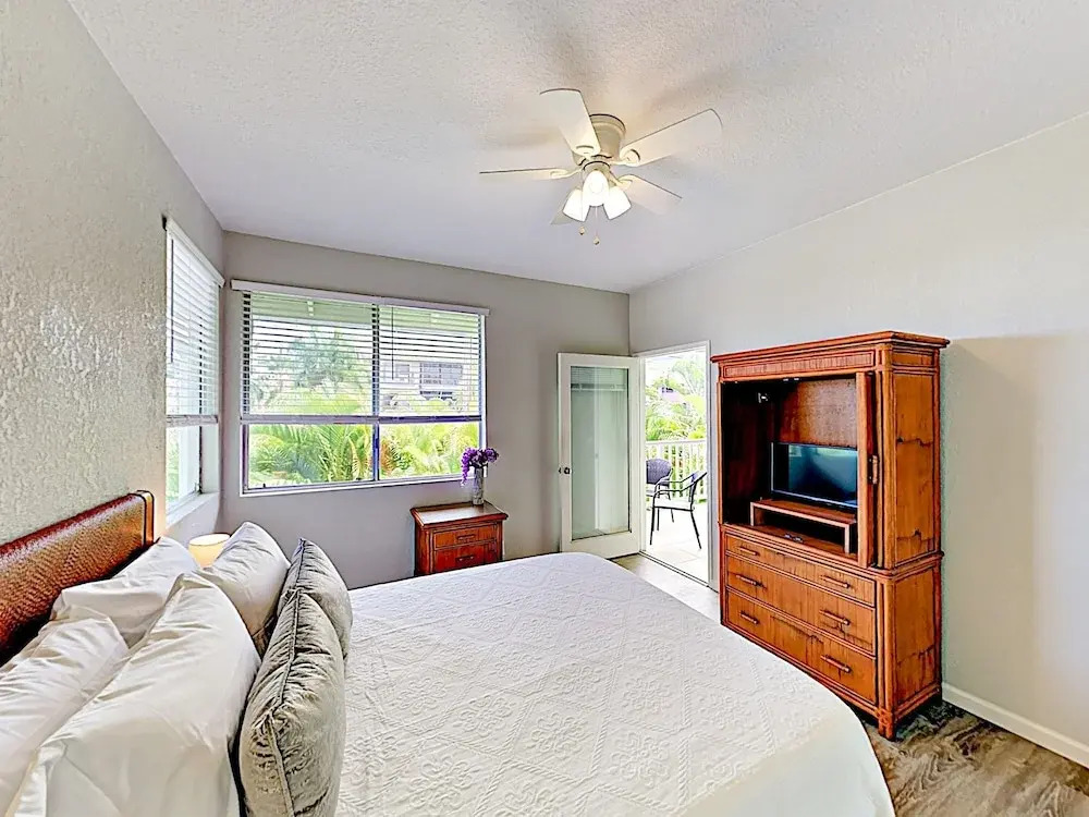 New Listing! Ocean-view Apartment W/ Pool & Spa 2 Bedroom Condo