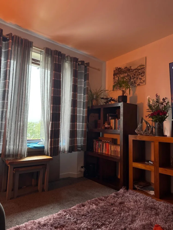 Apartment Sleeps 2 With Parking