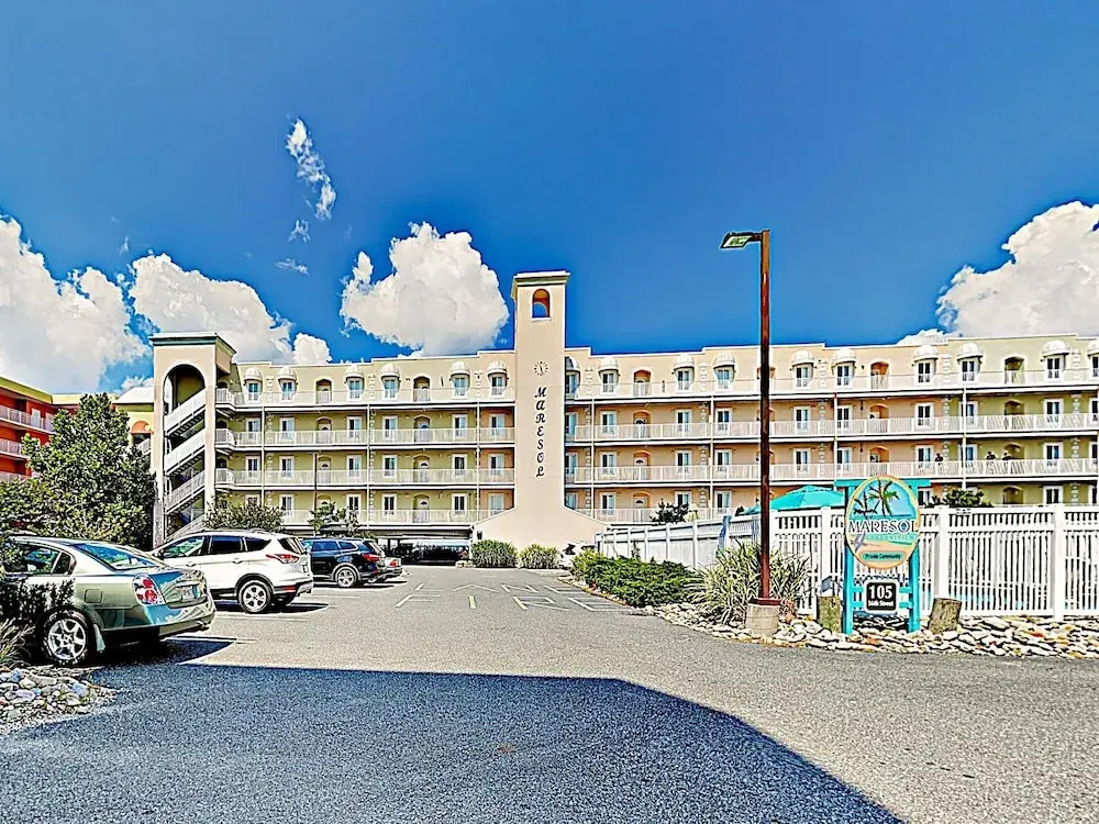 New Listing! Bayfront W/ Pool- Walk To Beach 3 Bedroom Condo