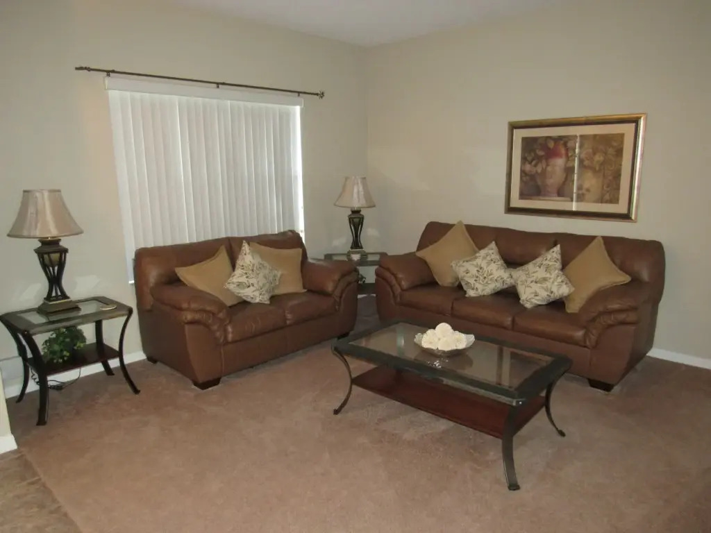 Spacious Pool and Spa home with Games Room, Davenport, US