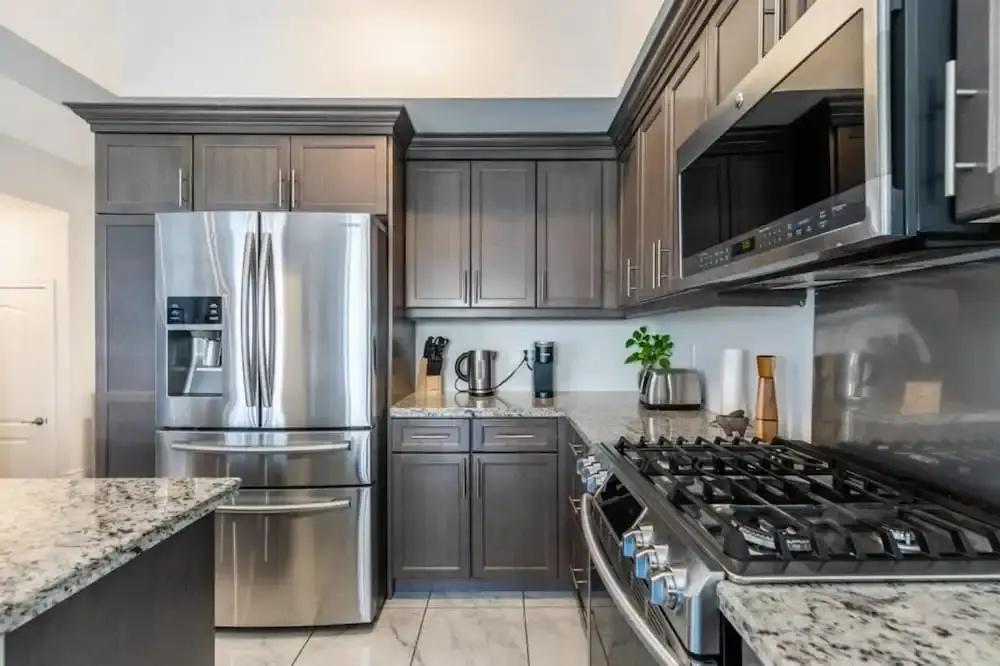 Modern Lakeshore 3BR 3BA TH Free Parking BBQ