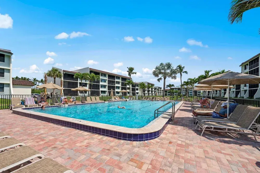 Loggerhead Cay 302 w Bikes Pool on Beach