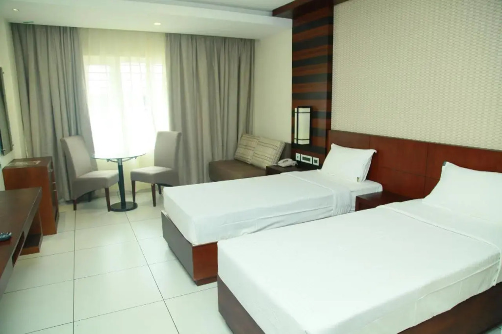 Vavas Inn & Suites