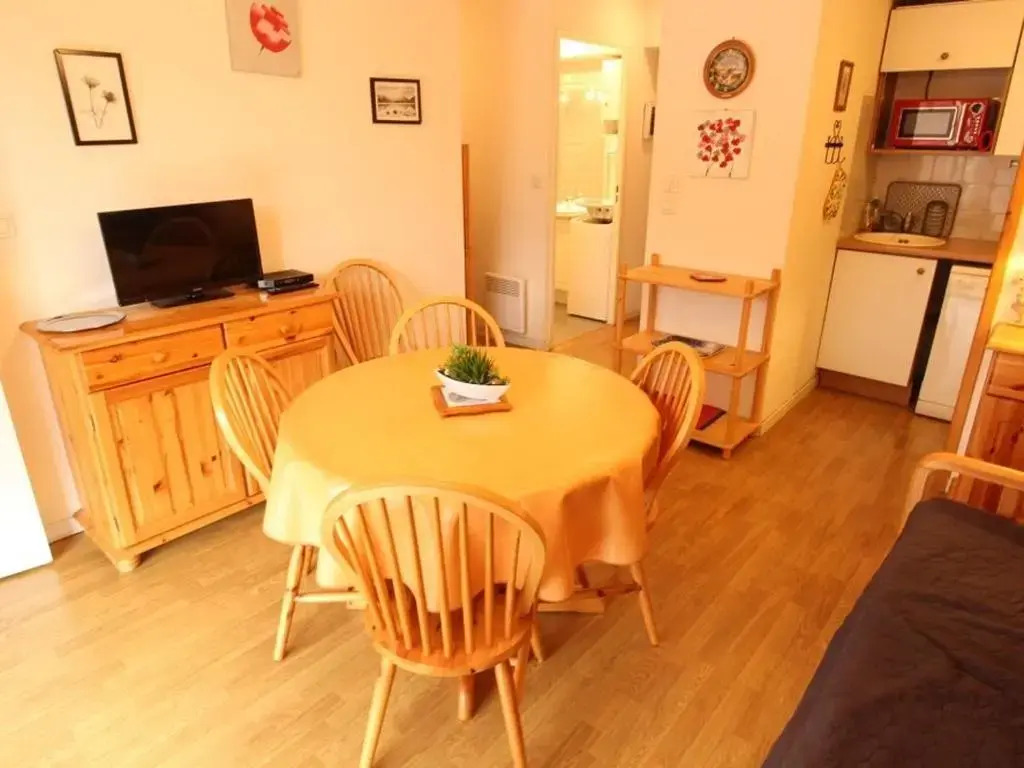 Appartement Bagnères-de-Luchon, 2 pièces, 4 personnes - FR-1-313-170