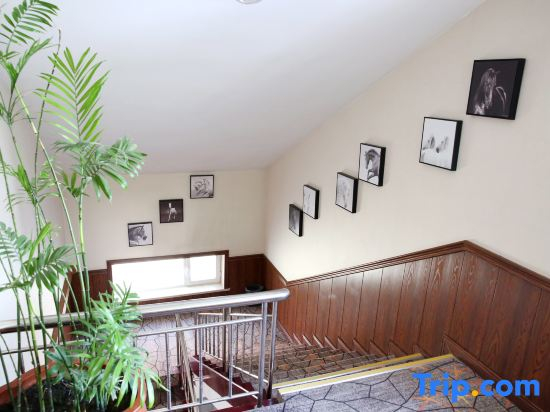 Junyi Hotel (Tongliao Horqin Avenue Wholesale City)
