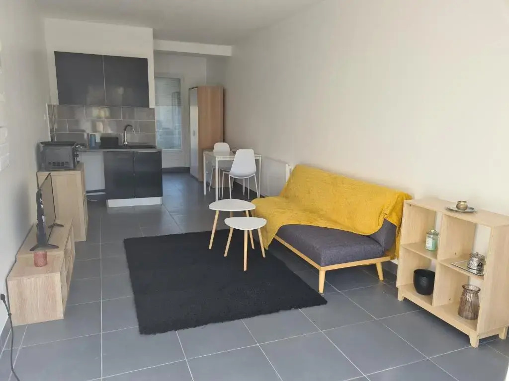 Jolie studio au calme avec jardin privatif.