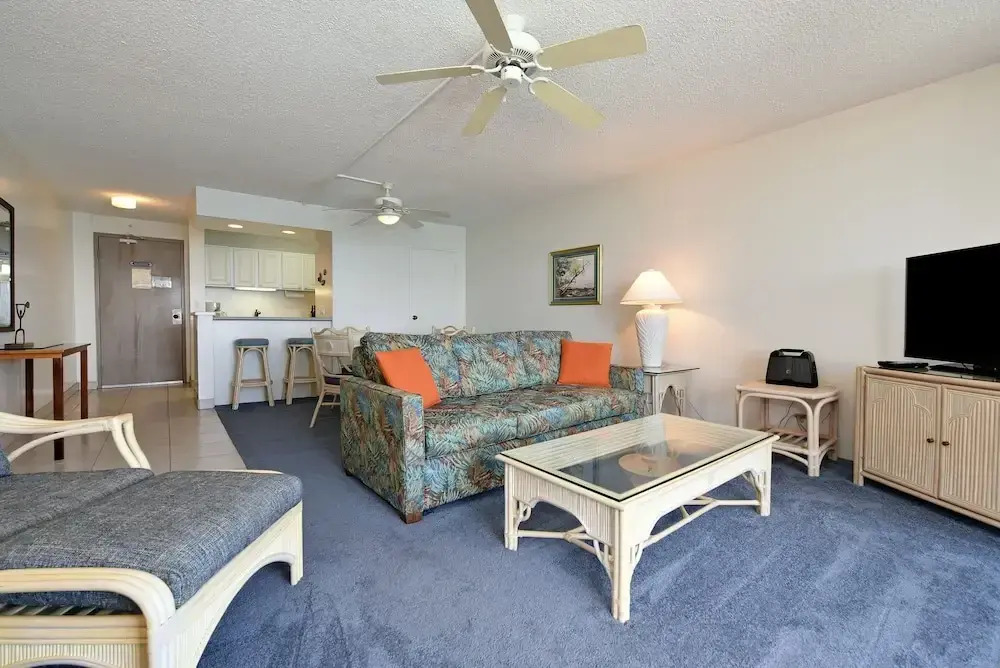 Valley Isle #808 2 Bedroom Condo by RedAwning