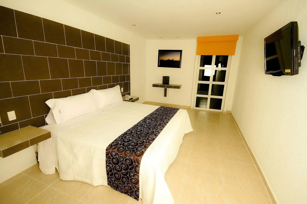 First Inn Hotel & Business