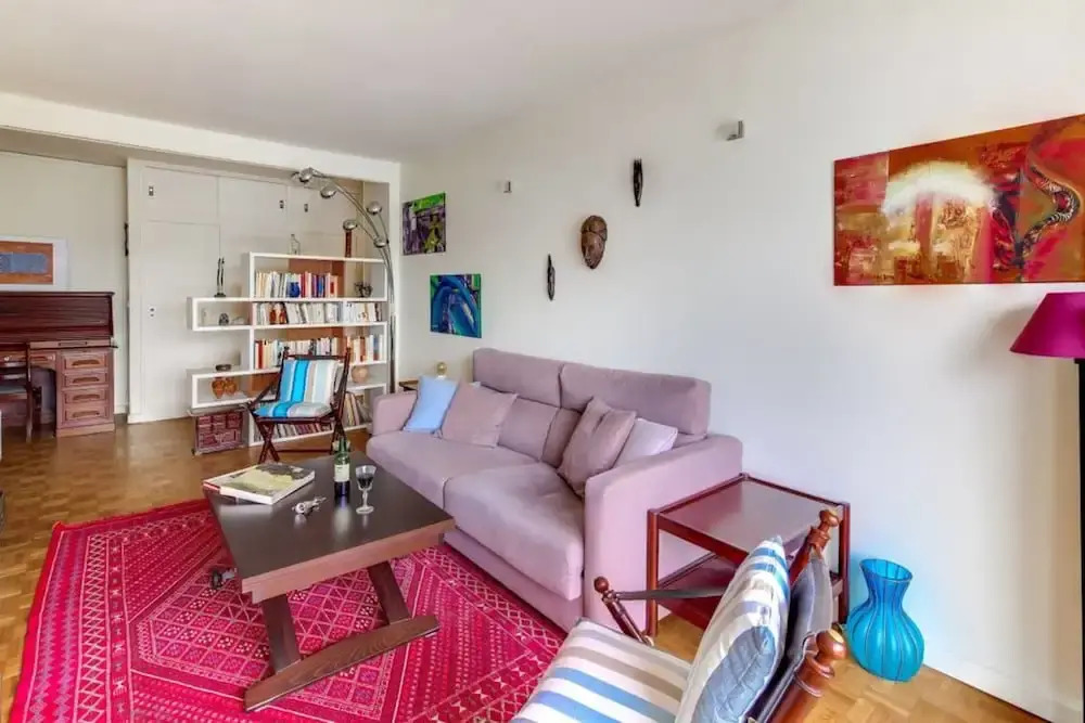 Spacious Apartment Near Exhibition Park