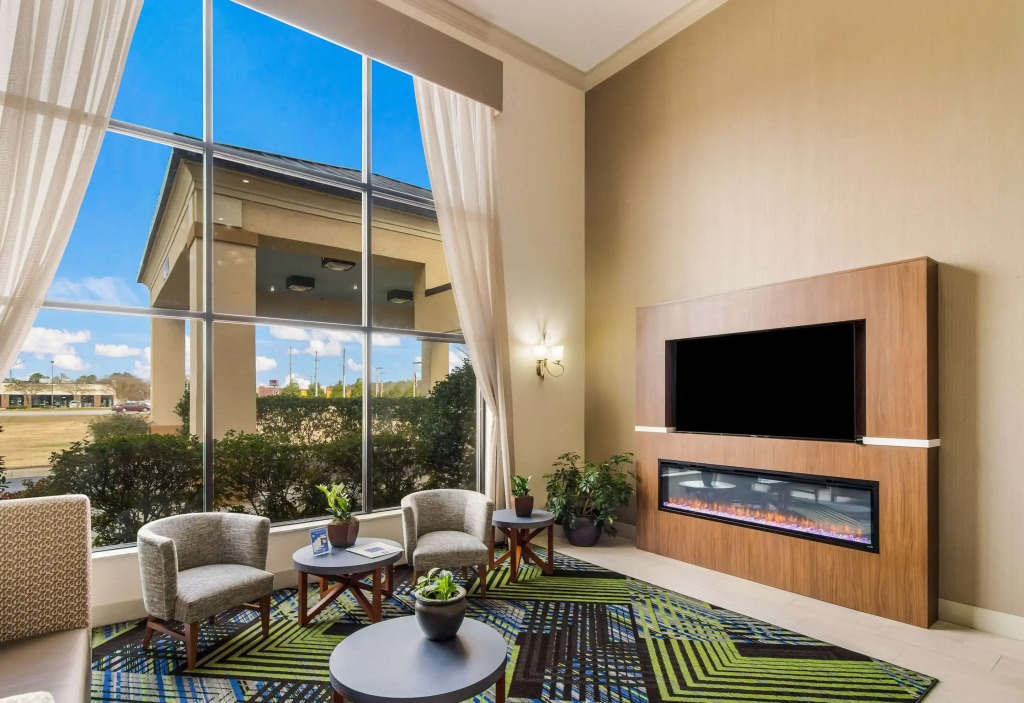 Clarion Pointe New Bern