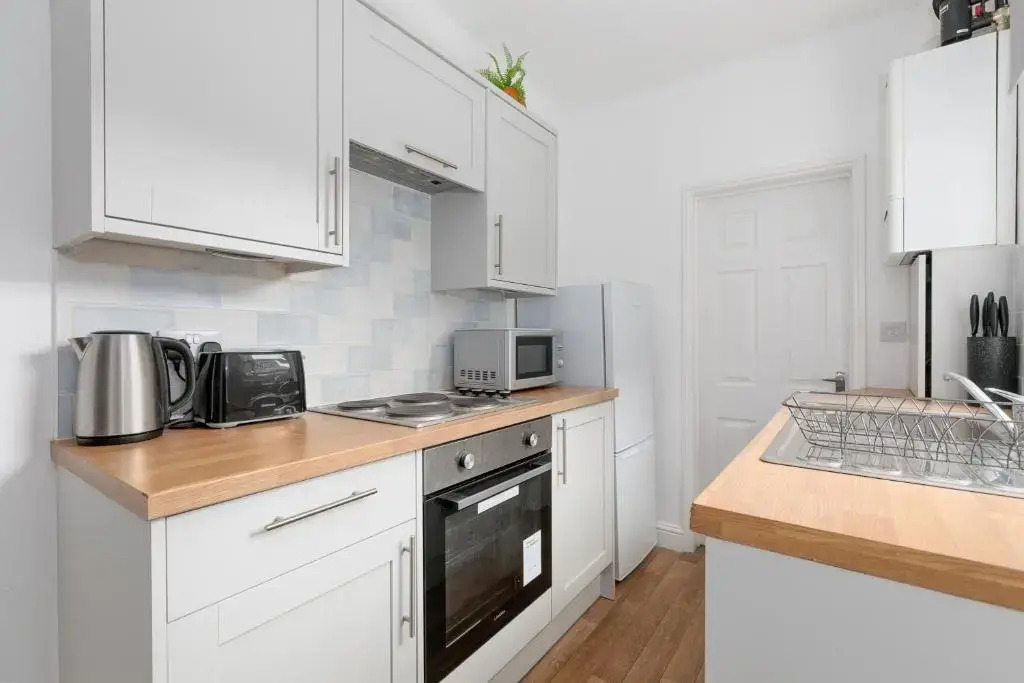 Spacious & Unique Family and Contractor House & Parking & A1 Road by ComfyWorkers