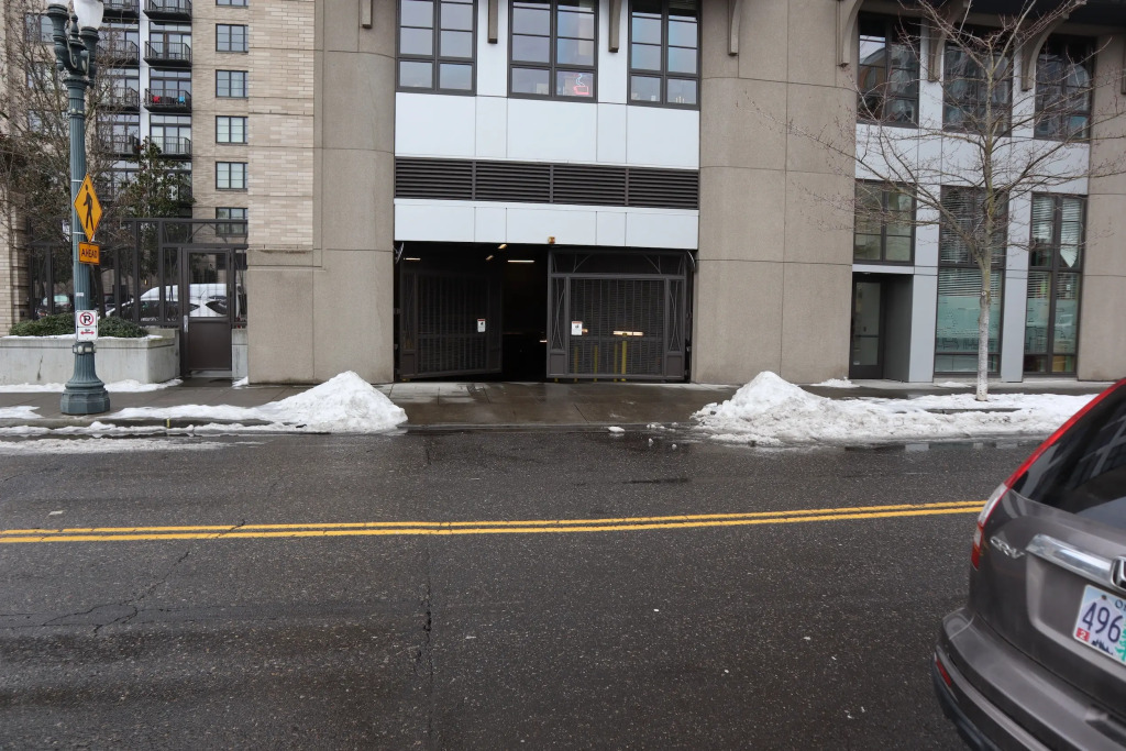 Modern 1BR Apartment - Downtown Location