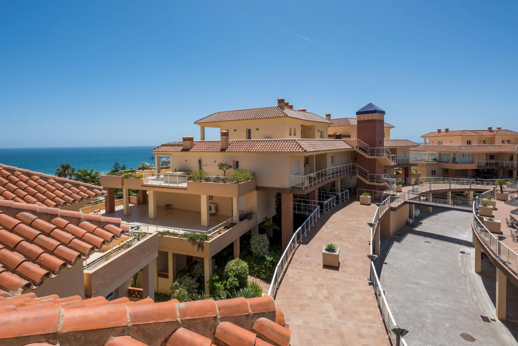Malibu 6 -lux. 2BR Sea View Condo in Club la Costa